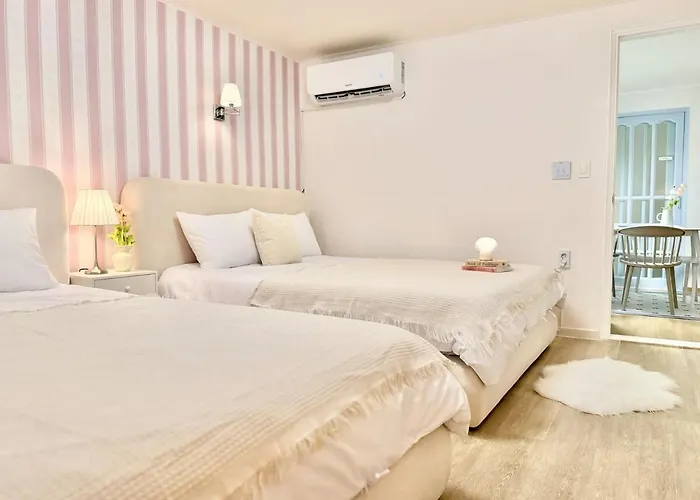 Atelier House - Subway Station 3 Min #motion Bed #massage Chair #free Luggage Storage *