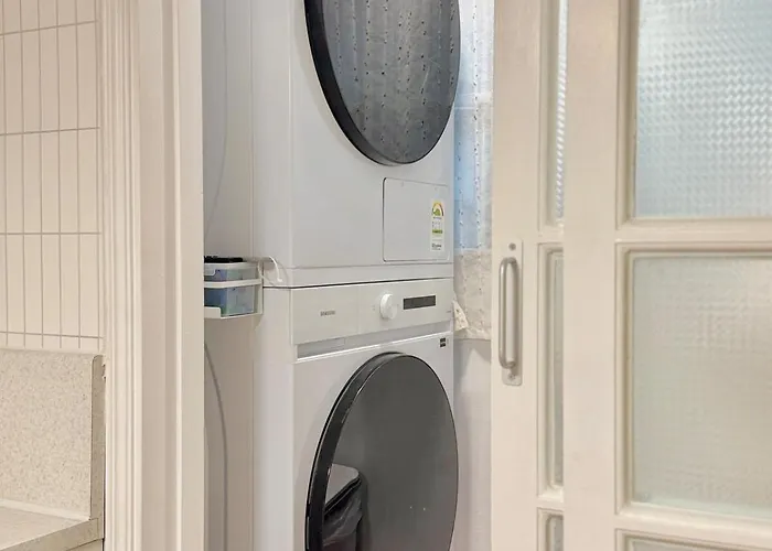 Atelier House - Subway Station 3 Min #motion Bed #massage Chair #free Luggage Storage *