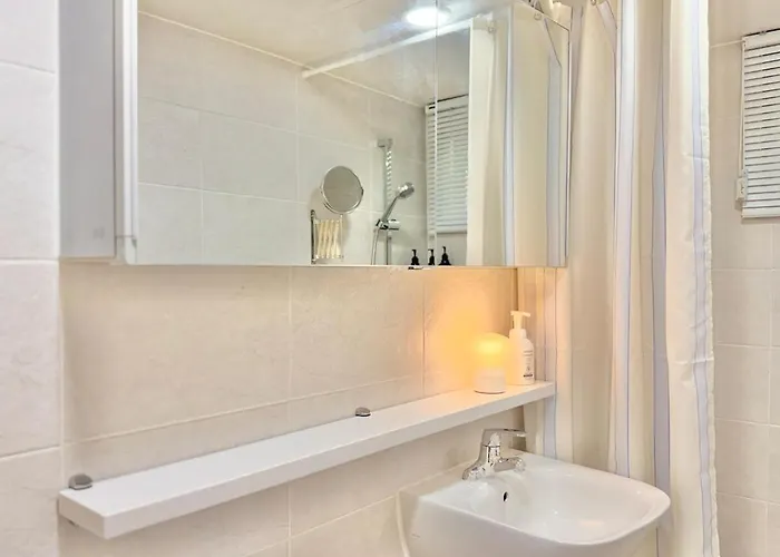 Atelier House - Subway Station 3 Min #motion Bed #massage Chair #free Luggage Storage * 서울특별시
